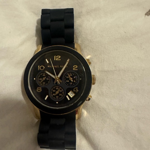 Women’s Michael Kors watch! main image 8
